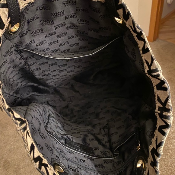 Michael Kors monogram tote - Picture 8 of 8